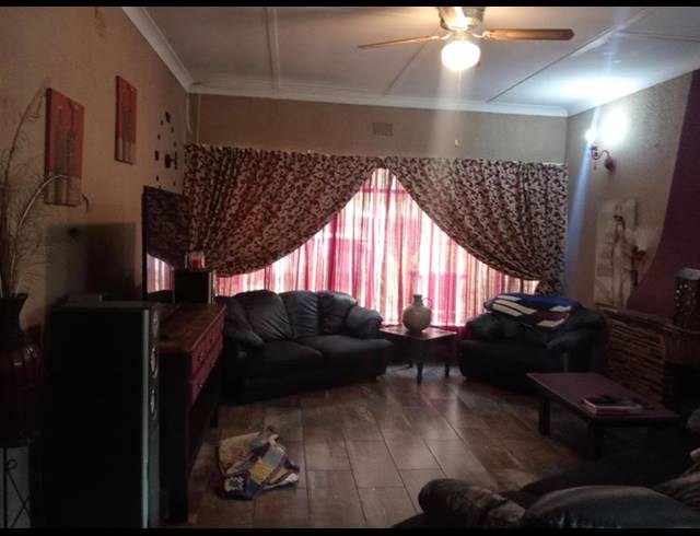 5 BEDROOM FREESTANDING FOR SALE IN BIRCHLEIGH